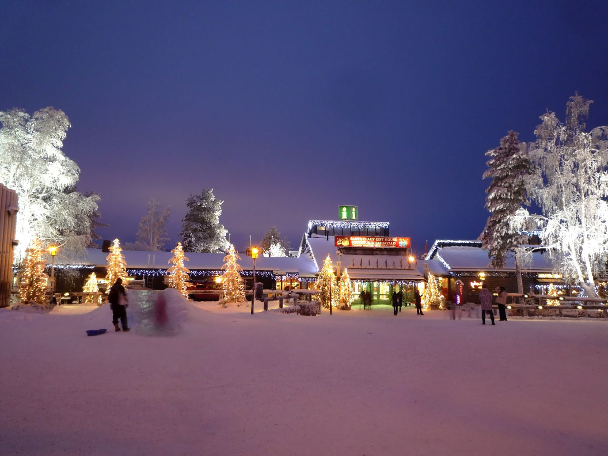Santa Claus Village in Rovaniemi, Lapland, on a snowy winter evening — Timo Newton-Syms, CC BY-SA 2.0