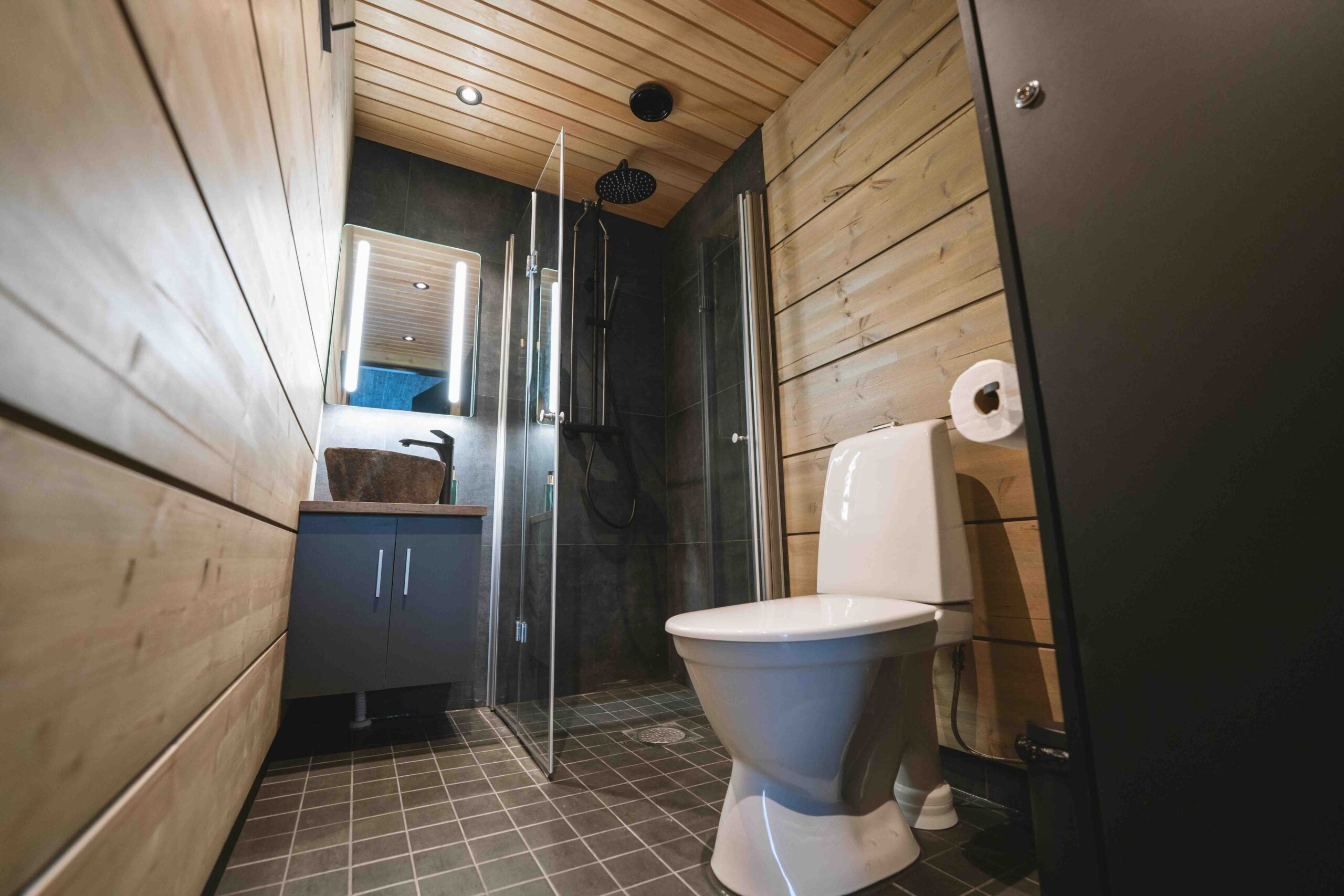 Aurora Family Suite · bathroom